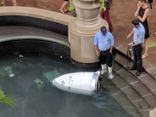 機器人自殺事件